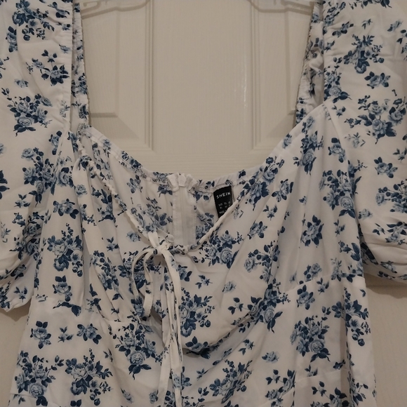 White and blue dress - Picture 4 of 5